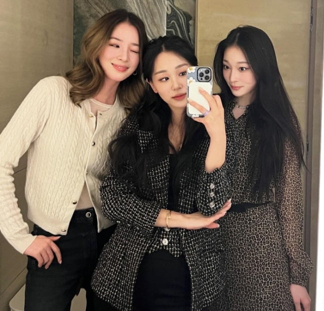 Influencer Lee Joo-young Celebrates AllDay Project's First Win with Member Annie