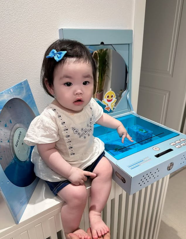 Broadcaster Park Soo-hong Celebrates Baby Shark's 10th Anniversary with Special Gift for Daughter