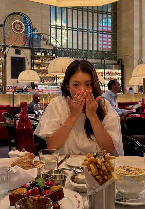 South Korean Actress Lee Si-young Receives Support for Choosing to Implant Embryo Amid Divorce