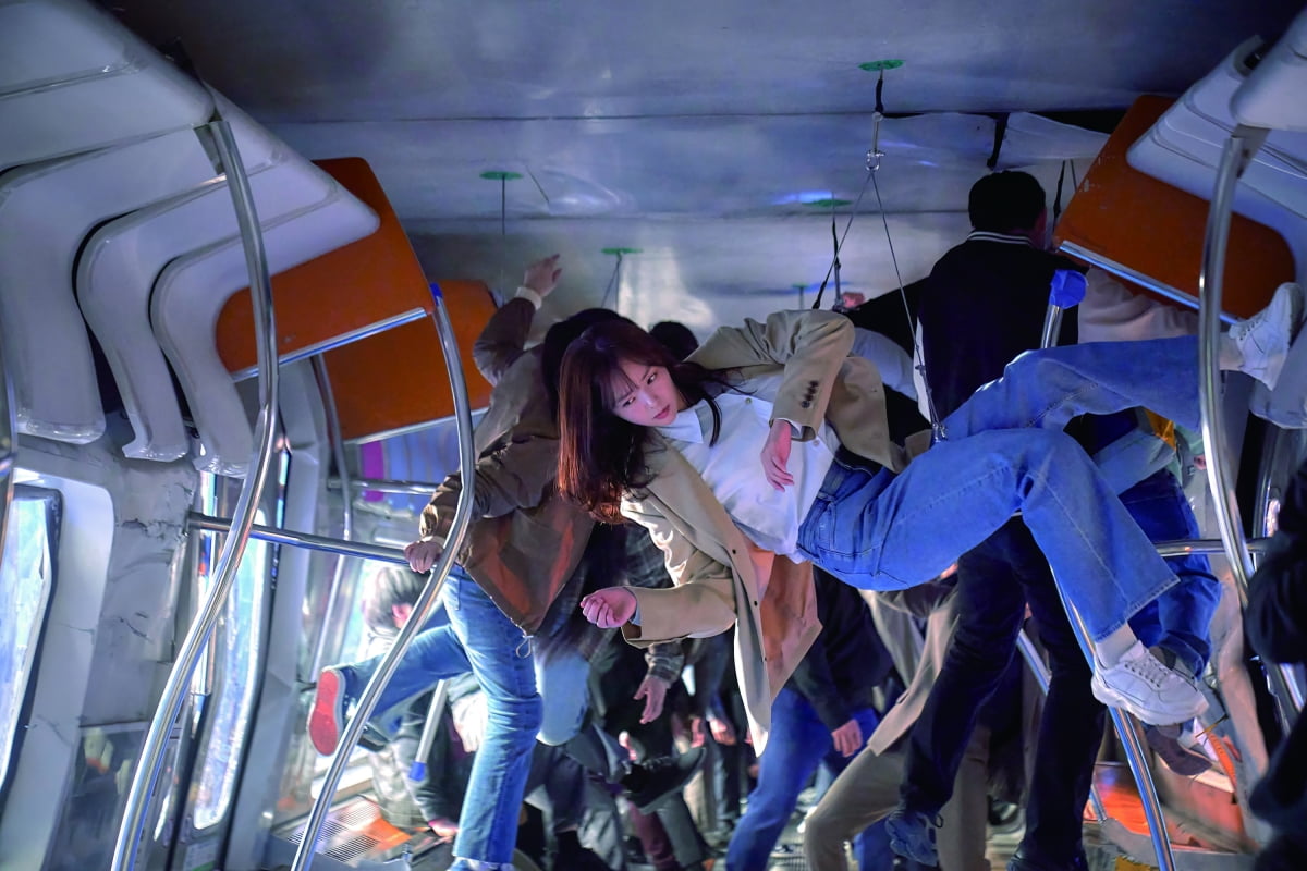 Behind-the-Scenes Action Stills Unveiled for 'Omniscient Reader's Viewpoint'