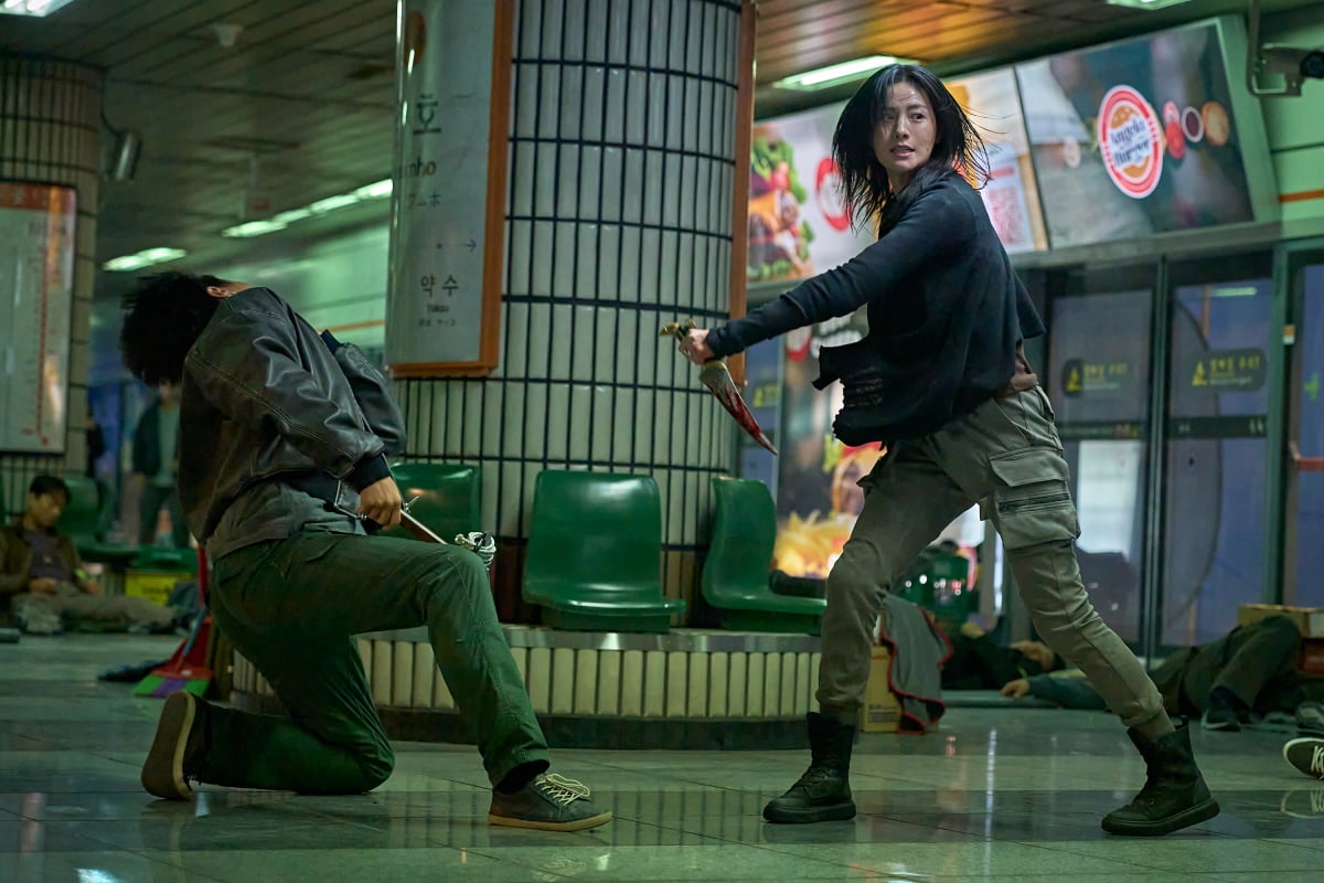 Behind-the-Scenes Action Stills Unveiled for 'Omniscient Reader's Viewpoint'