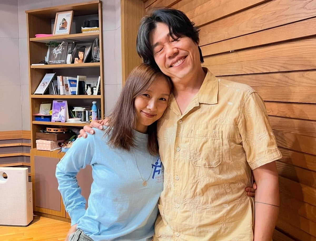 K-Pop Star Lee Hyori Publicly Apologizes to Husband Lee Sang-soon on Radio Show