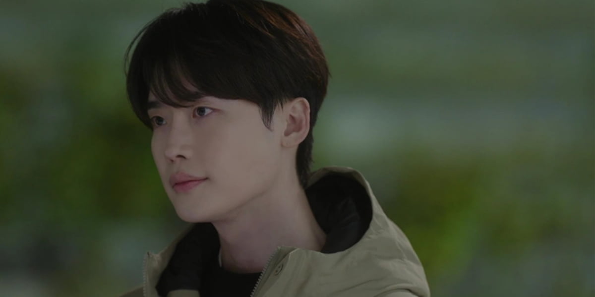 Lee Jong-suk Shines as Veteran Lawyer in Hit Drama 'Seocho-dong'