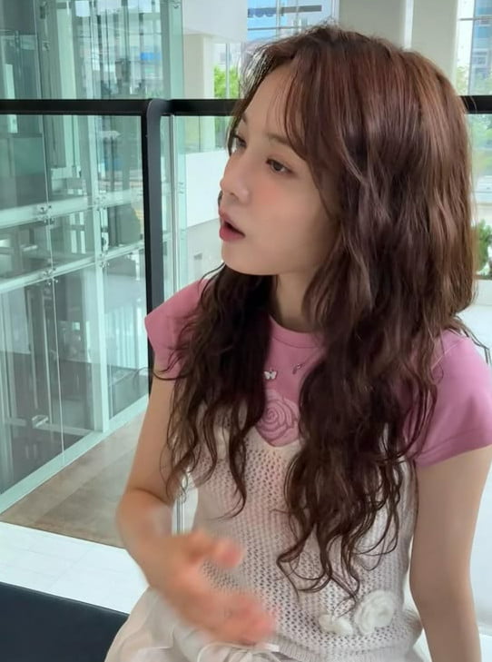 Actress Yoon So-hee Stuns with Idol-like Beauty on Instagram
