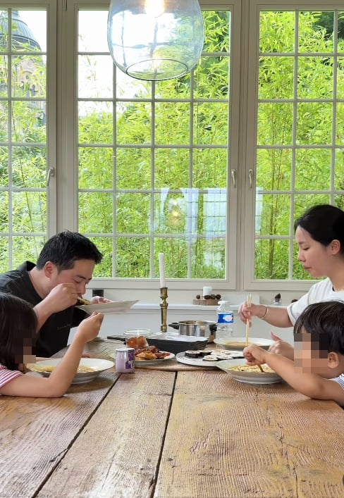 Choi Sun-jung Shares Her French Morning with a Korean Twist