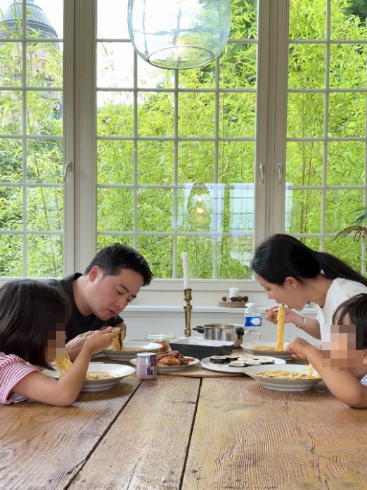 Choi Sun-jung Shares Her French Morning with a Korean Twist