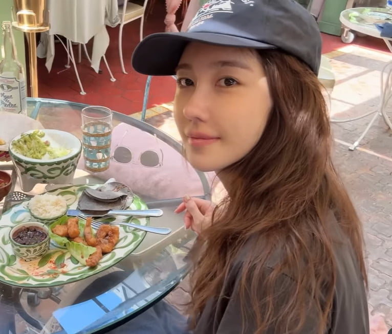 South Korean Actress Lee Ji-ah Impresses with Her Hearty Appetite