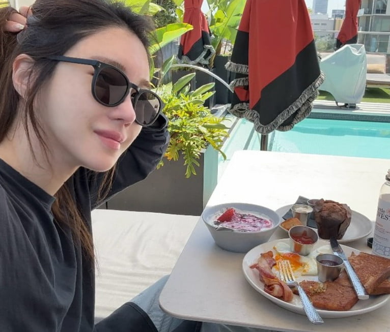 South Korean Actress Lee Ji-ah Impresses with Her Hearty Appetite