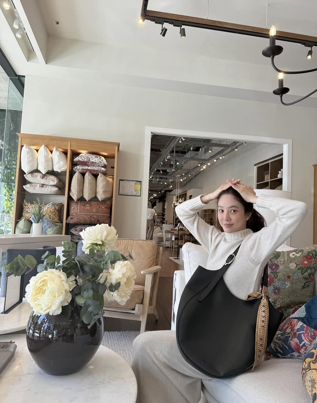 Korean Actress Jung Ryeo-won Stuns with Elegant Style in Latest Instagram Post