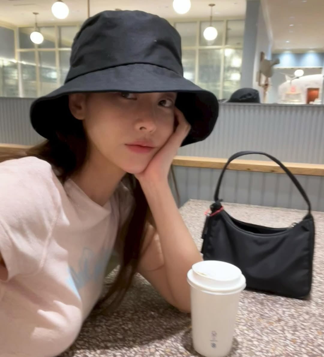 Korean Actress Oh Yeon-seo Captivates Fans with Stunning Instagram Photos