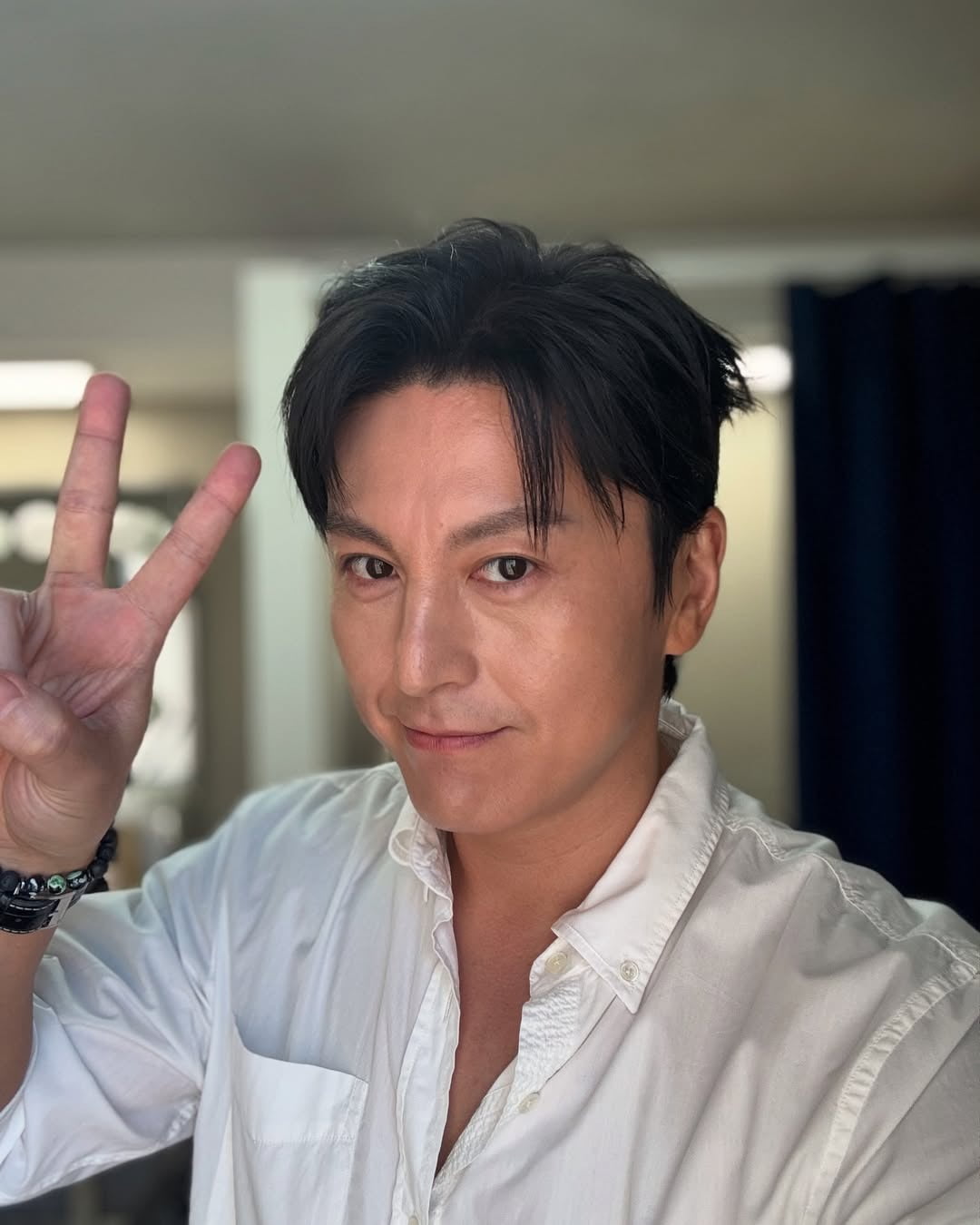 Actor Ryu Soo-young Captivates Fans with Latest Instagram Post and Cooking Book Success