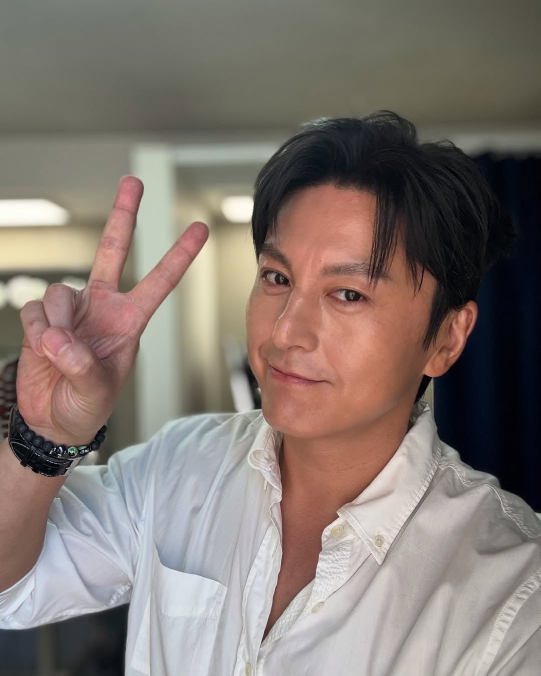 Actor Ryu Soo-young Captivates Fans with Latest Instagram Post and Cooking Book Success