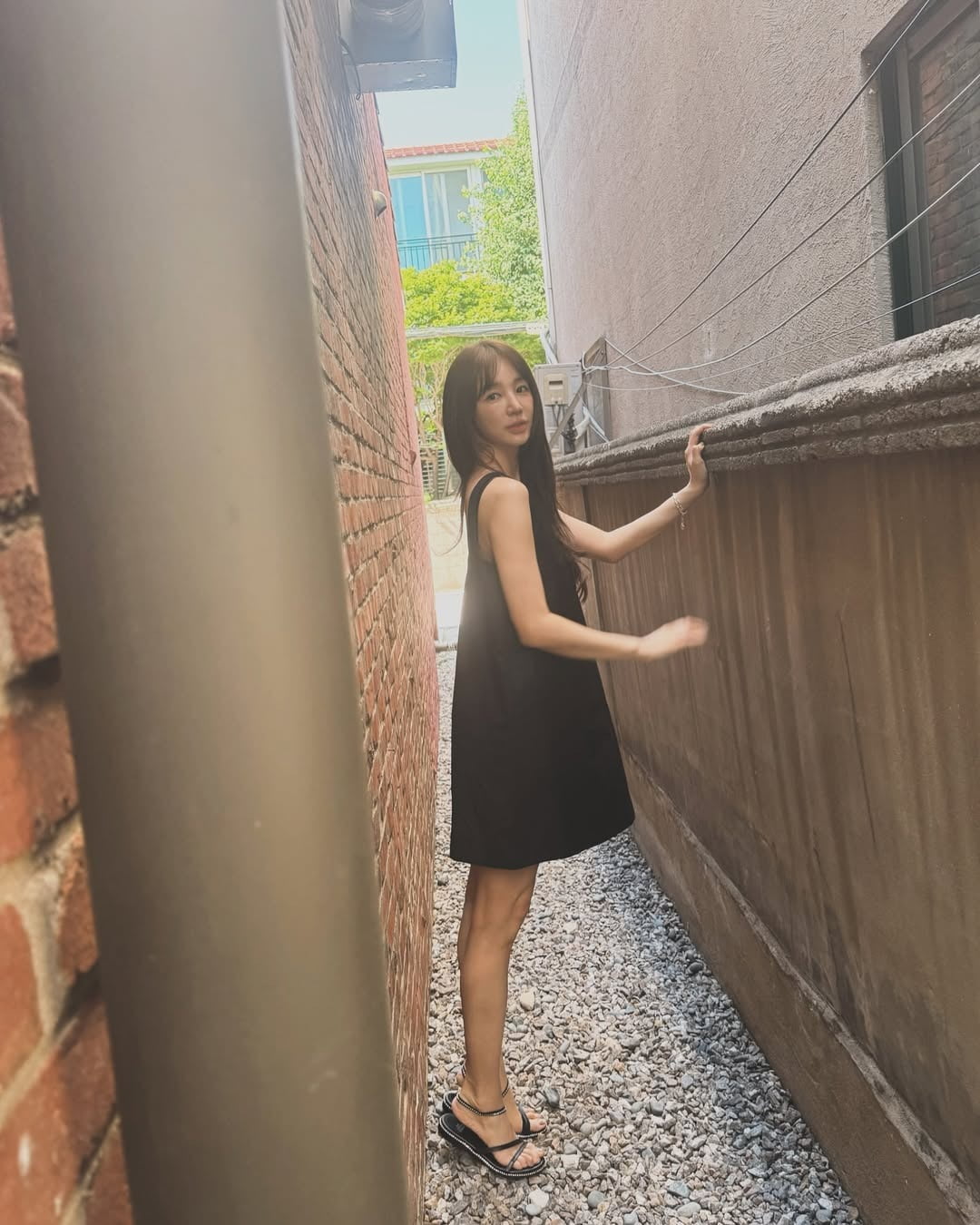 Yoon Eun-hye Stuns with Summer Style in Latest Instagram Photos