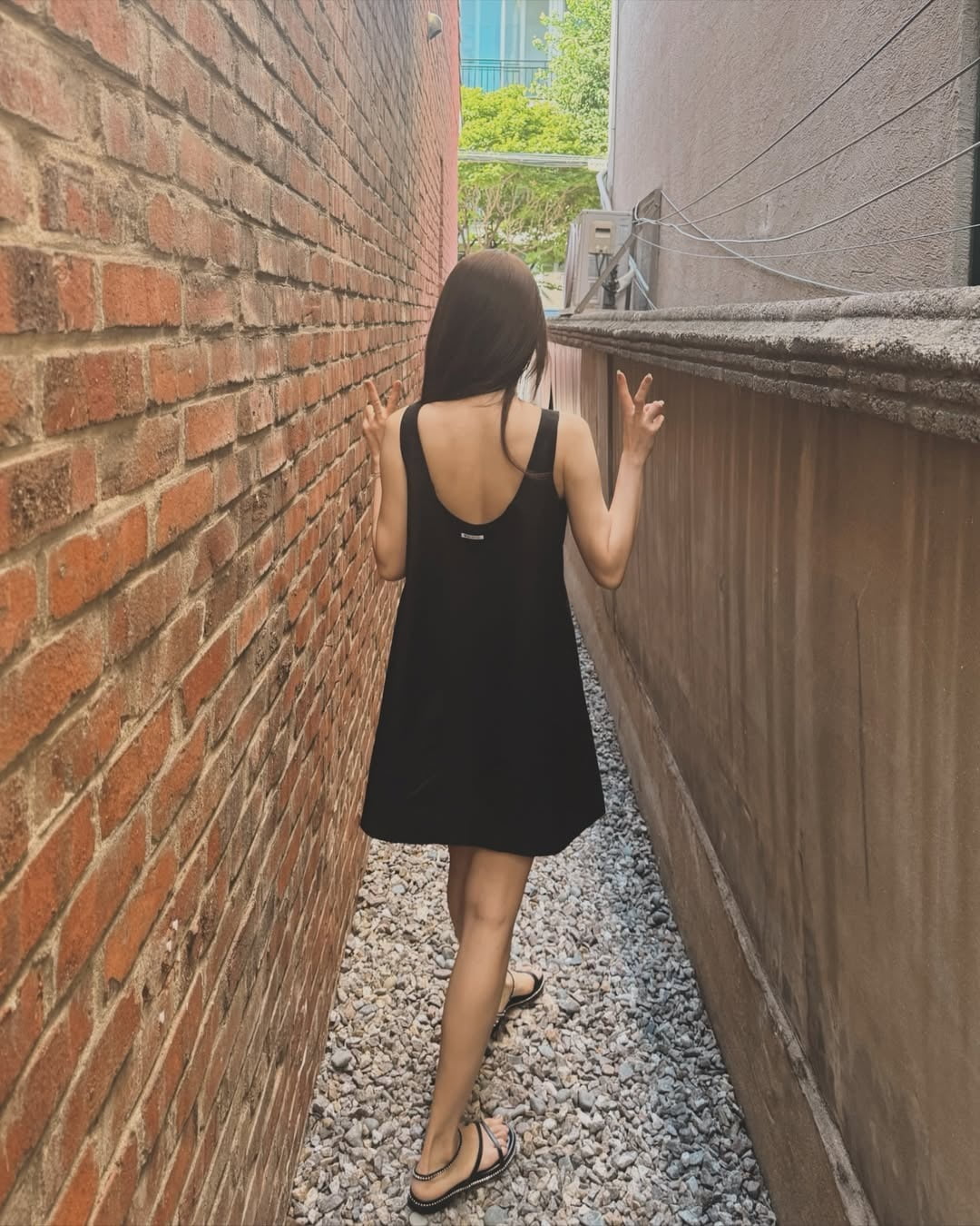 Yoon Eun-hye Stuns with Summer Style in Latest Instagram Photos