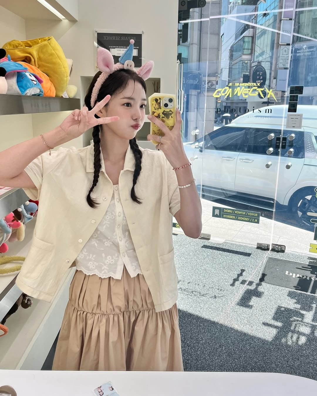 Korean Actress Chae Soo-bin Captivates Fans with Doll-like Beauty on Her Birthday