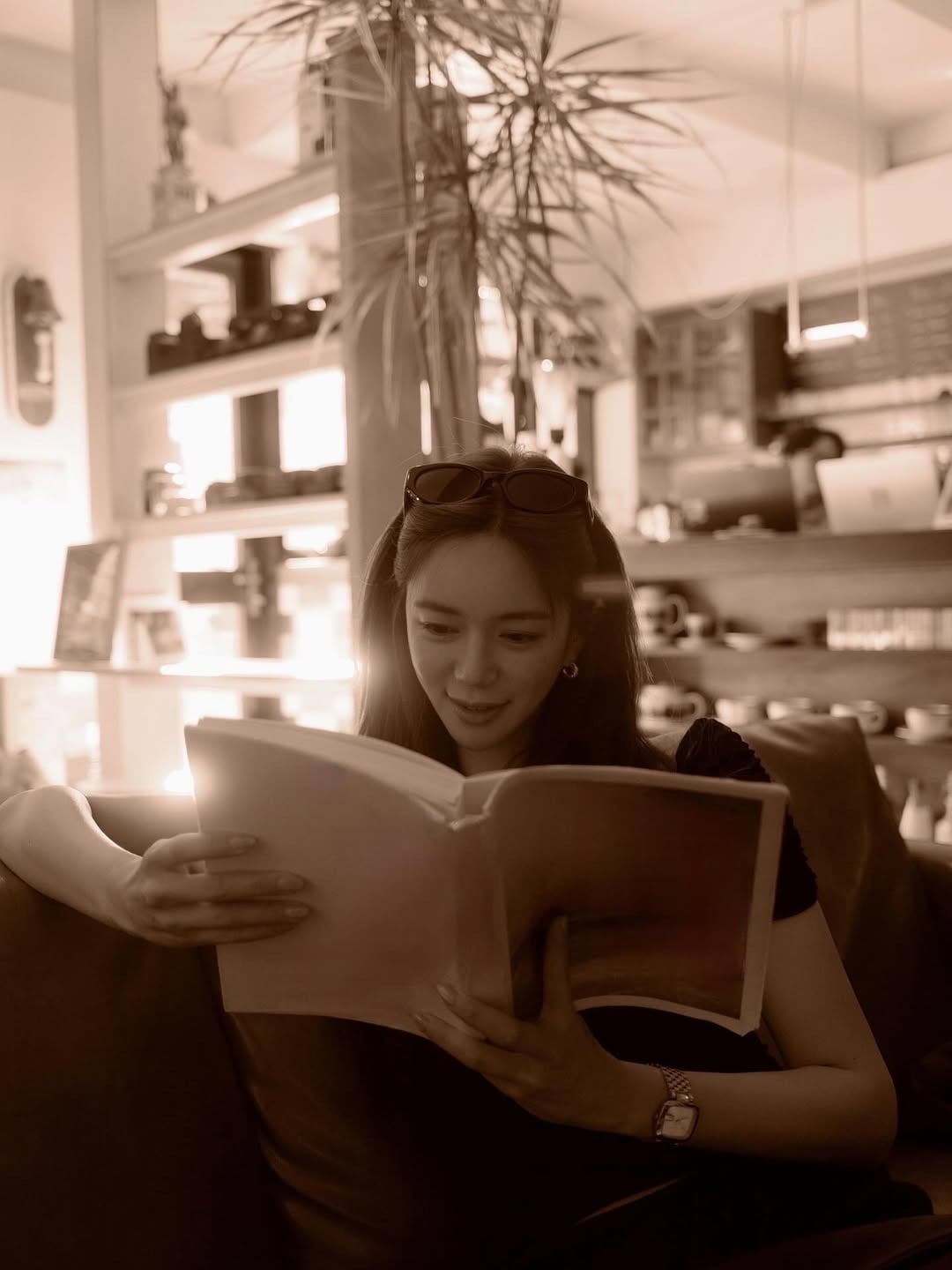 Korean Actress Lee Elijah Captivates Fans with Stunning Instagram Photos