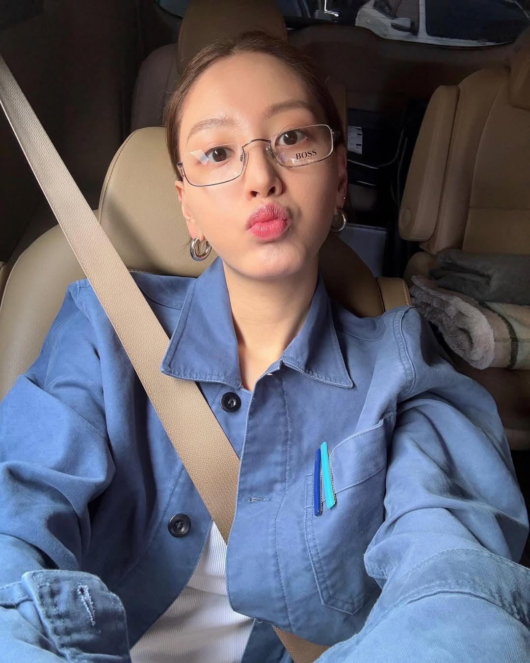 Korean Actress Kim Jae-kyung Stuns Fans with Her Captivating Beauty