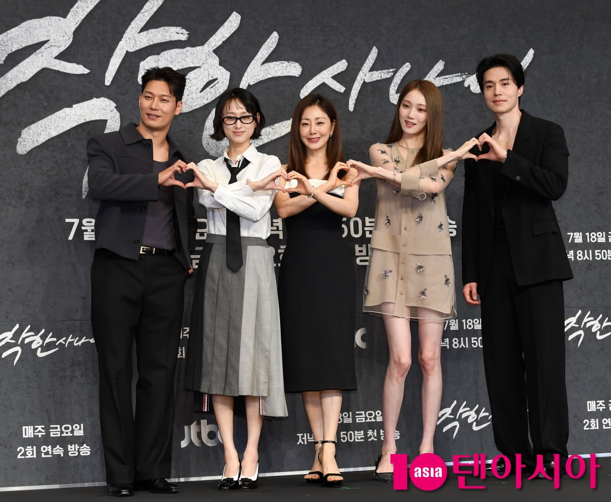 イ・ドンウクとイ・ソンギョン主演の新ドラマ『優しい男の物語』制作発表会が開催