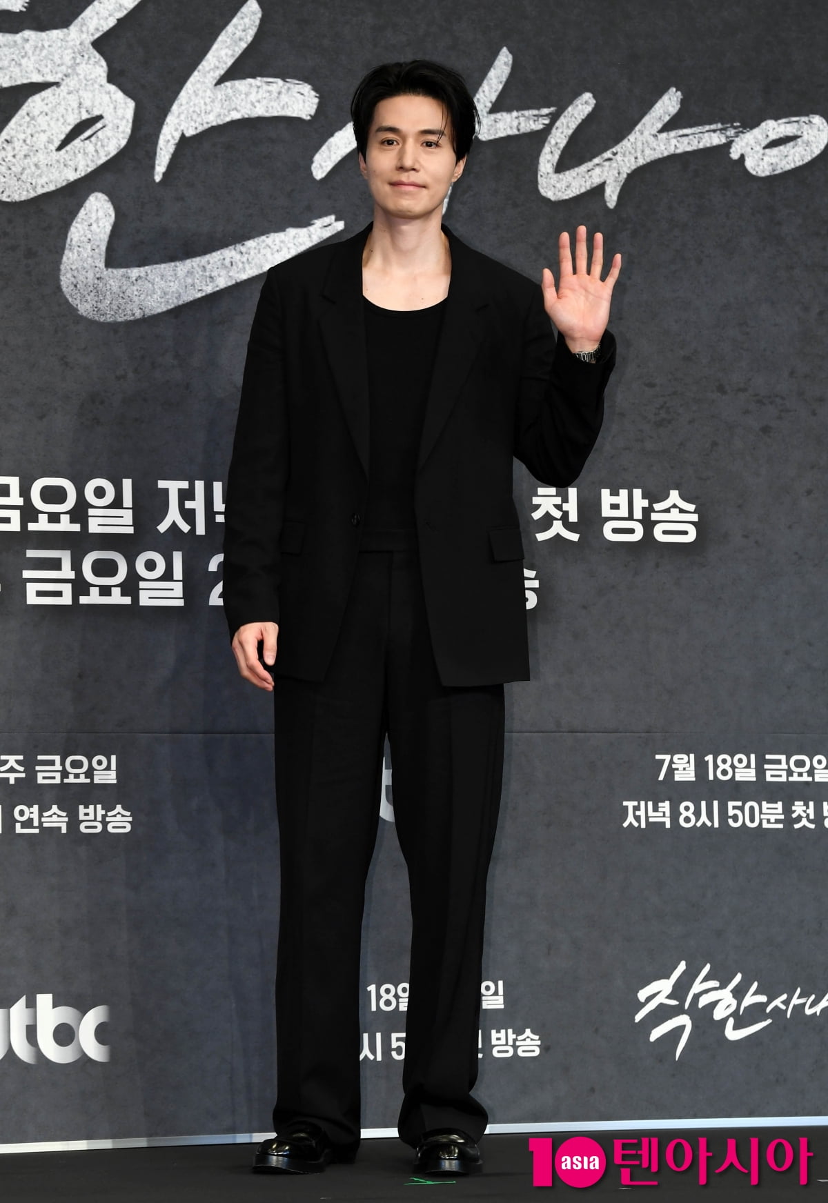 イ・ドンウク、JTBC新ドラマ『優しい男の物語』制作発表会に登場