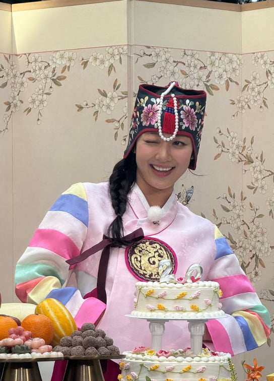 トワイスのジヒョ、20歳の誕生日を盛大に祝う!豪華ゲストが集結