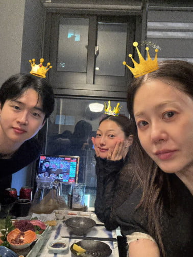 Go Hyun-jung Shares Behind-the-Scenes Moment from 'Mantis: The Murderer's Outing'