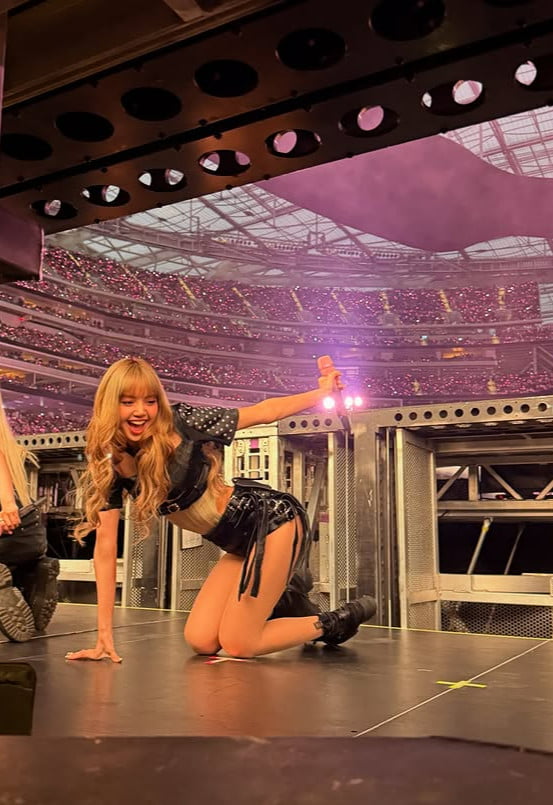 BLACKPINK's Lisa Stuns in Luxury Brand Outfit Amidst Dating Rumors with LVMH's Frédéric Arnault