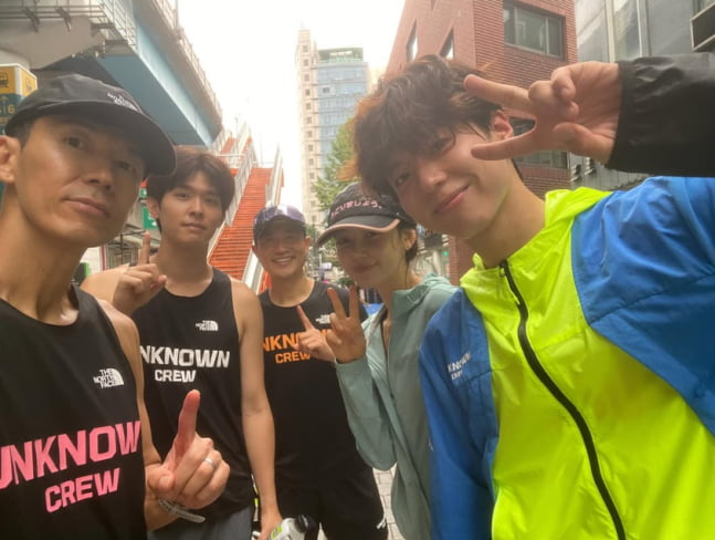 ション、パク・ボゴム、ニュージーンズ ダニエルと共に10kmランニング!