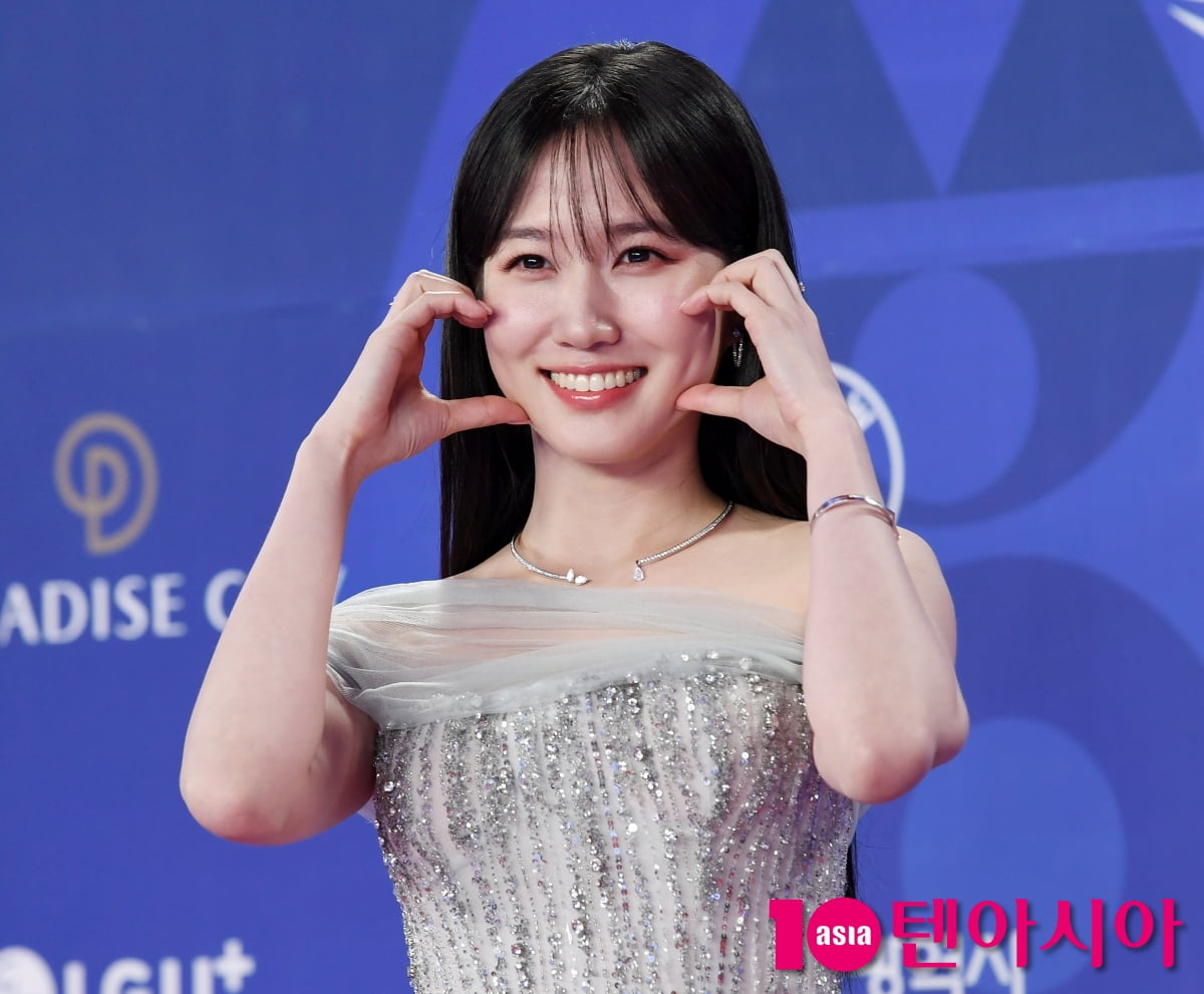 Park Eun-bin Graces the Red Carpet at the 4th Blue Dragon Series Awards