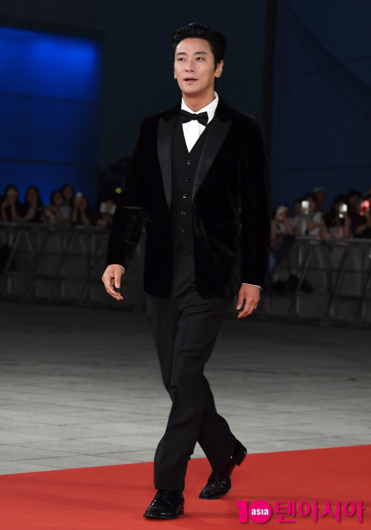 ジュ・ジフン、第4回青龍シリーズアワードのレッドカーペットに登場