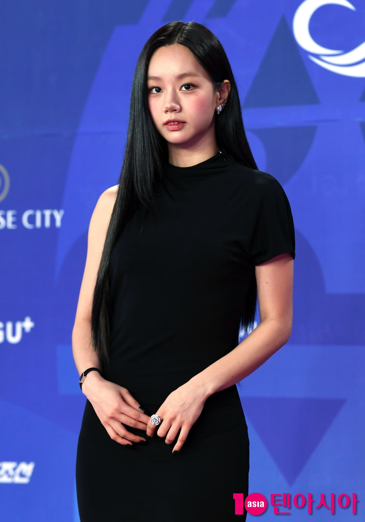 Actress Lee Hye-ri Shines at the 4th Blue Dragon Series Awards Red Carpet