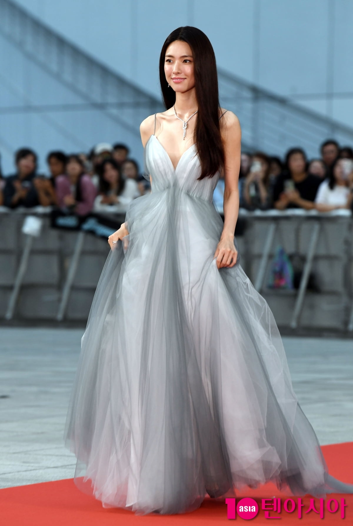 Actress Ha Young Shines at the 4th Blue Dragon Series Awards Red Carpet