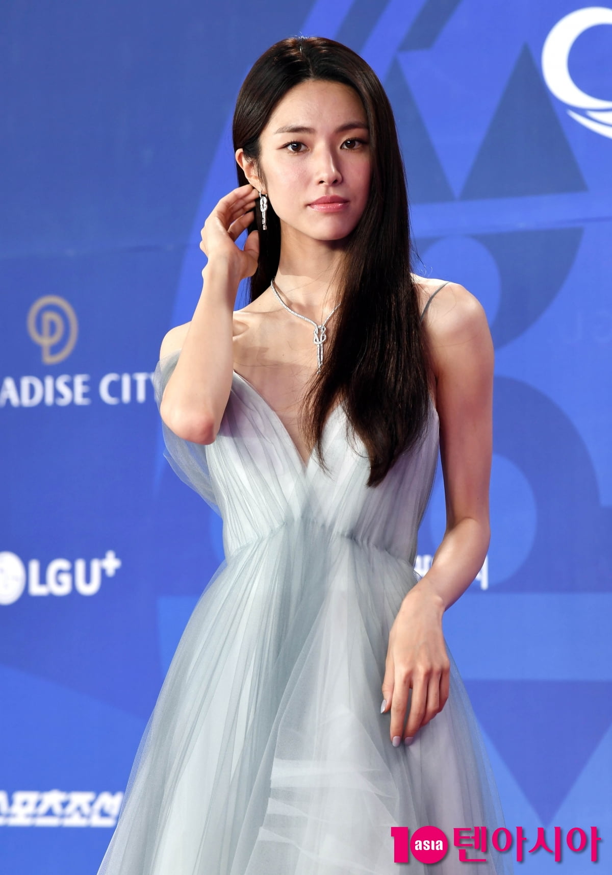 Actress Ha Young Shines at the 4th Blue Dragon Series Awards Red Carpet