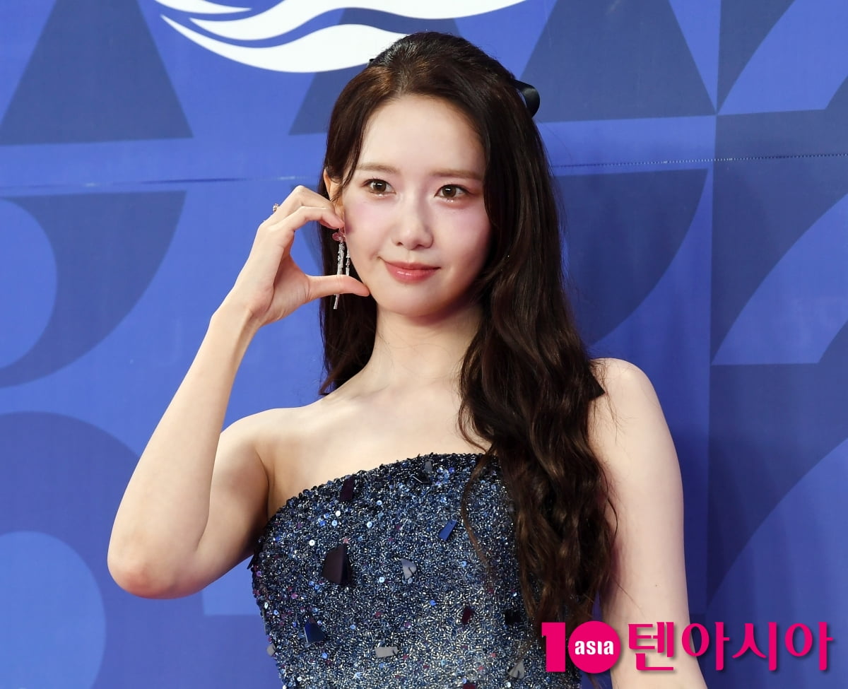 YoonA Graces the Red Carpet at the 4th Blue Dragon Series Awards