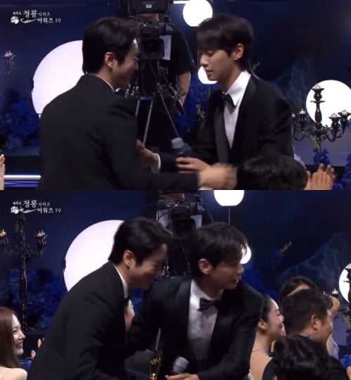 Blue Dragon Series Awards: MC's Mispronunciation Leads to On-Stage Mix-Up