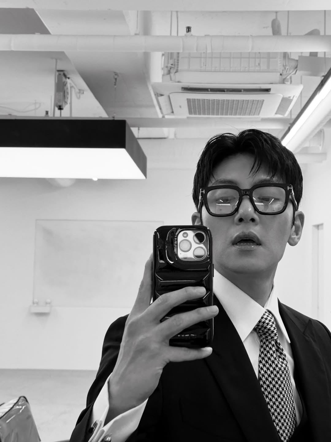 Ji Chang-wook Stuns Fans with Dapper Suit and Striking Visuals on Instagram