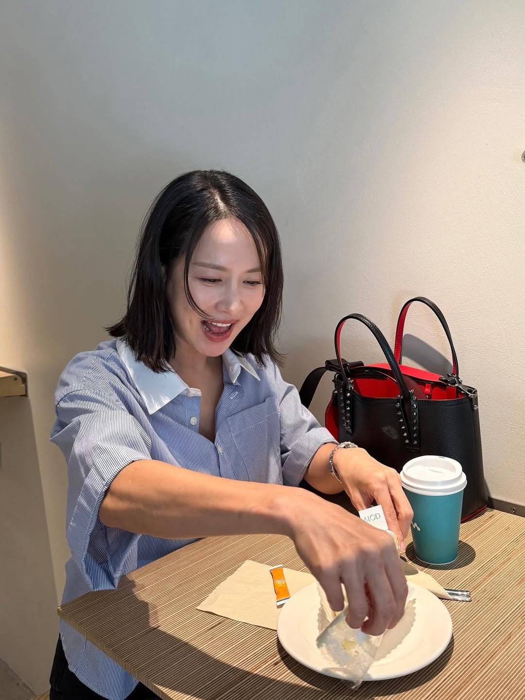 Jo Yeo-jeong Stuns Fans with Her Timeless Beauty on Instagram