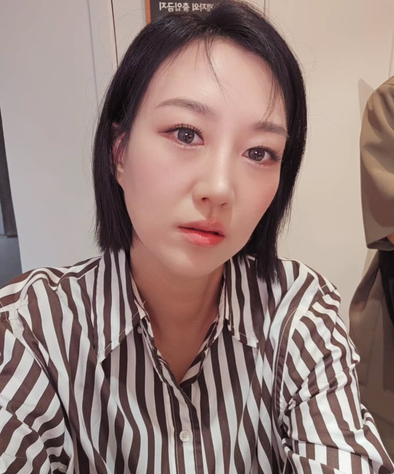 K-Pop Star Jang Yoon-jung Stuns with Goddess-like Beauty on Instagram