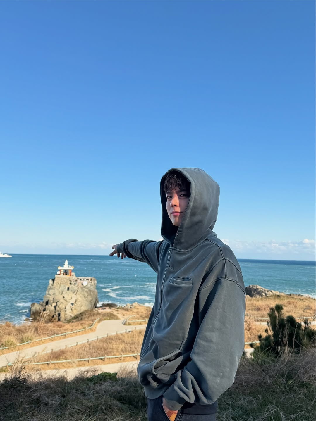 Park Bo-gum Captivates Fans with Stunning Visuals and Behind-the-Scenes Glimpse of 'Good Boy'