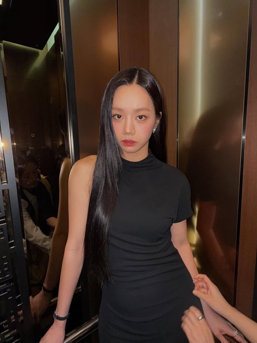 Hyeri Shines at the Blue Dragon Series Awards with Stunning Beauty and Wins
