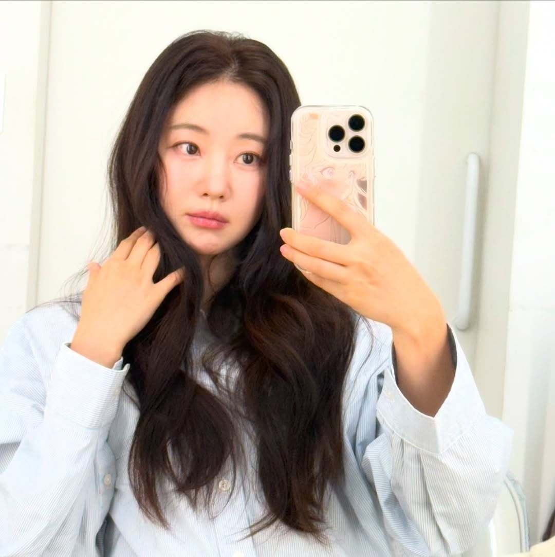 キム・サラン、年齢を感じさせない美貌でファンを魅了