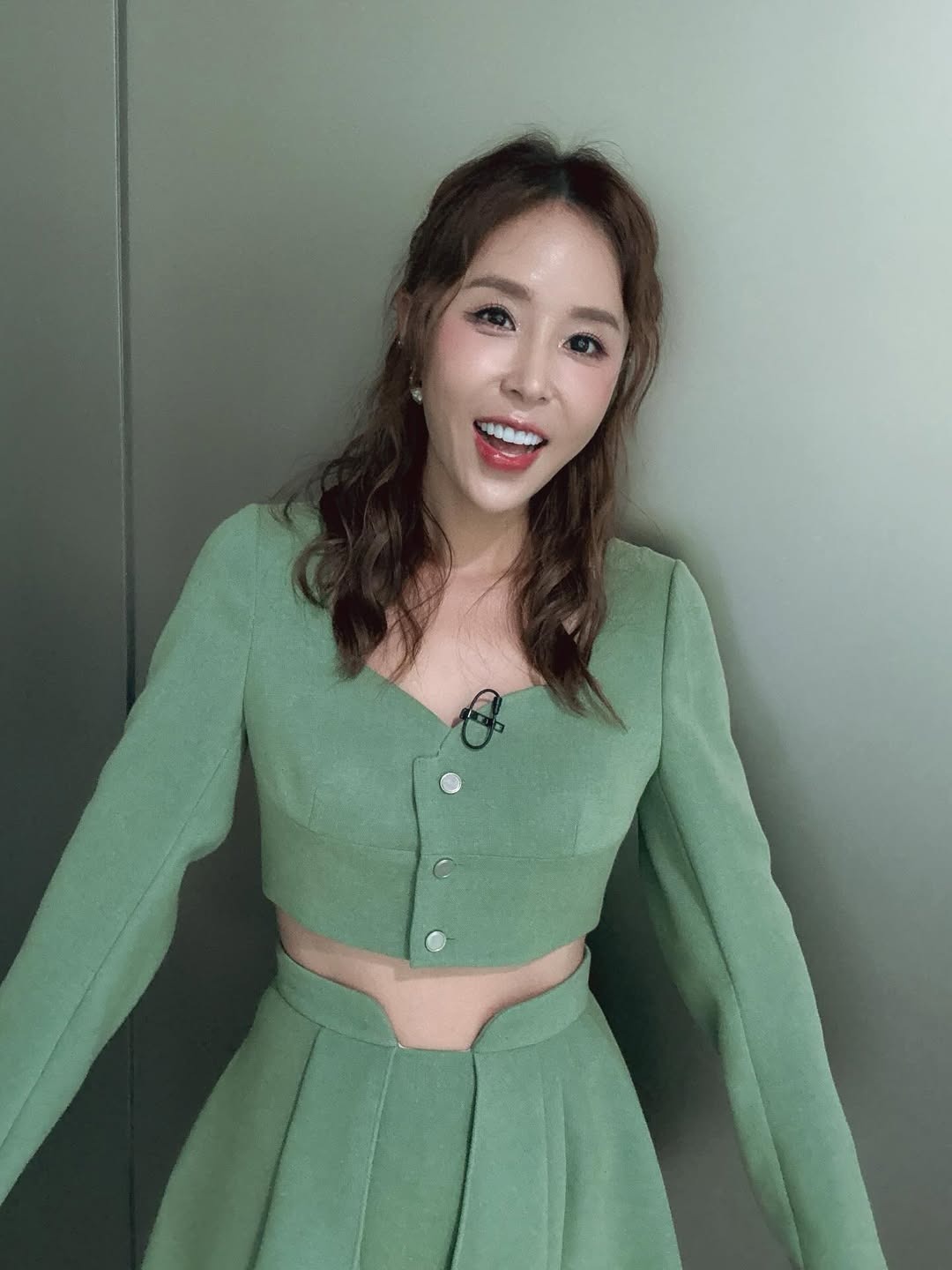 K-Pop Star Shinji Captivates Fans with Fresh Visuals and Addresses Personal Rumors