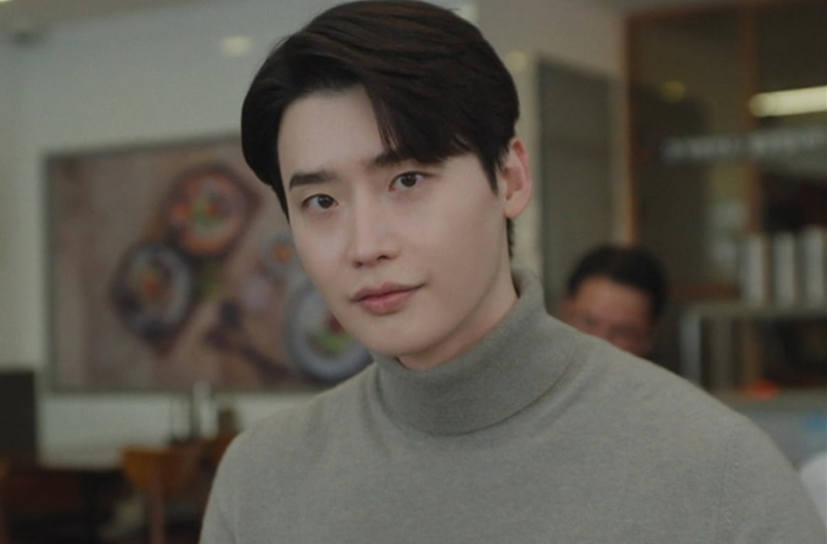 Lee Jong-suk Captivates Viewers with Heartfelt Performance in 'Seocho-dong'