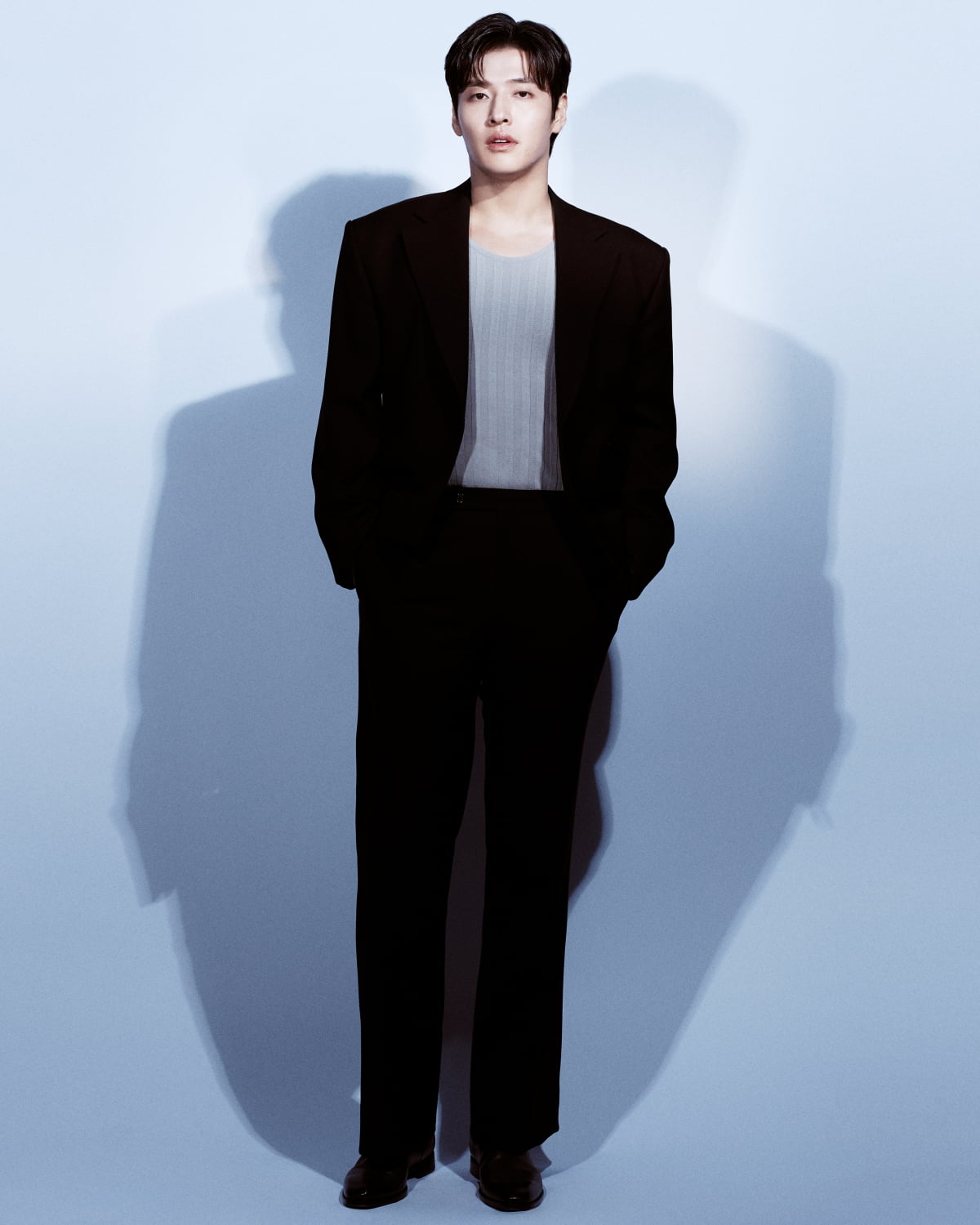 Kang Ha-neul Shines in Fifth Project of the Year with Netflix Thriller '84 Square Meters'