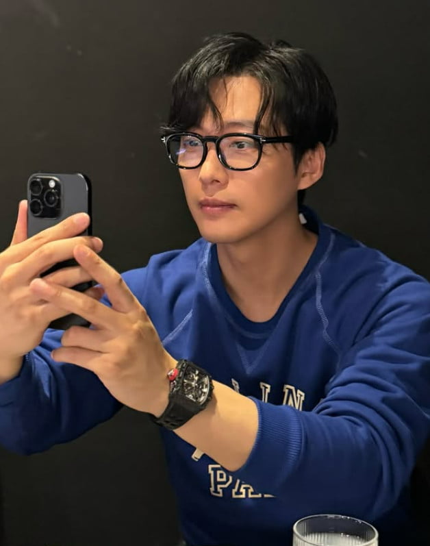 Namkoong Min Reunites with Co-Stars for a Delightful BBQ Gathering