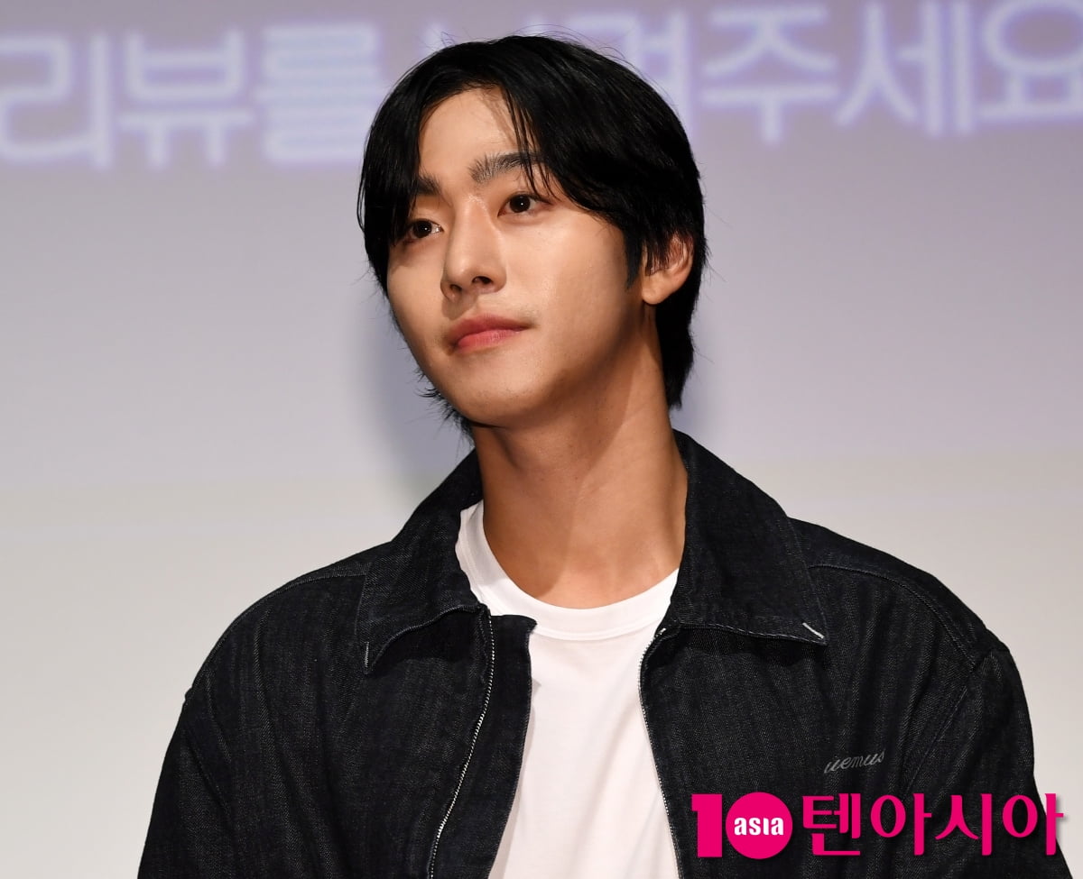 Ahn Hyo-seop Attends Stage Greeting for 'Omniscient Reader's Viewpoint' in Seoul