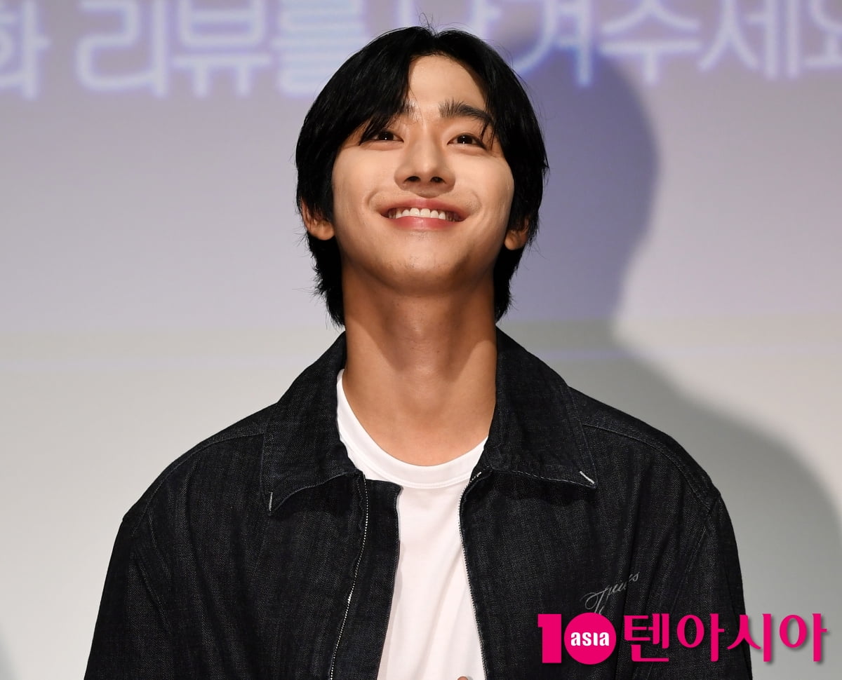 Ahn Hyo-seop Attends Stage Greeting for 'Omniscient Reader's Viewpoint' in Seoul