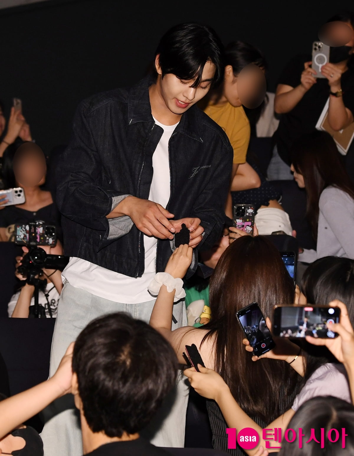 Ahn Hyo-seop Attends Stage Greeting for 'Omniscient Reader's Viewpoint' in Seoul