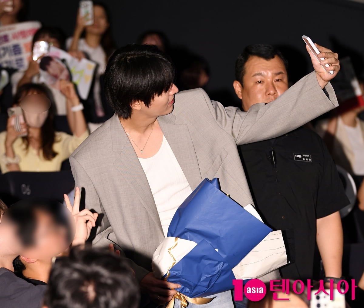 Lee Min-ho Attends Stage Greeting for 'Omniscient Reader's Viewpoint' in Seoul