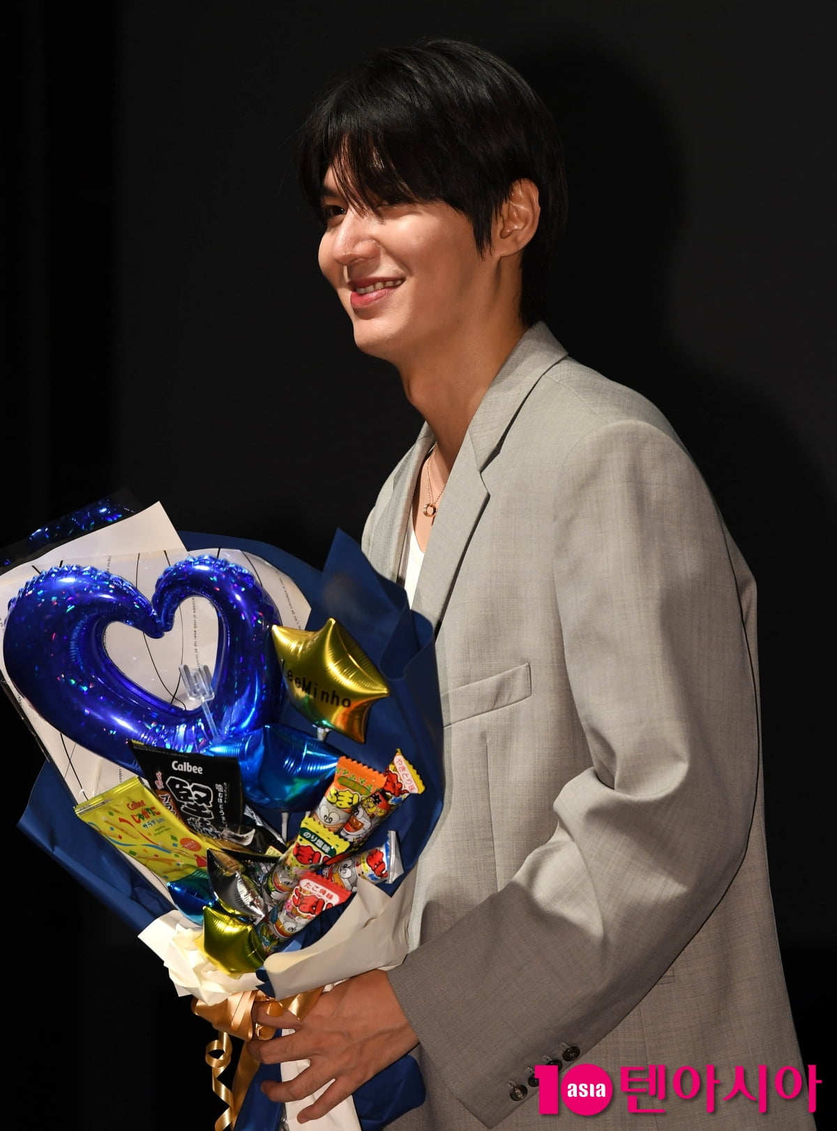 Lee Min-ho Attends Stage Greeting for 'Omniscient Reader's Viewpoint' in Seoul