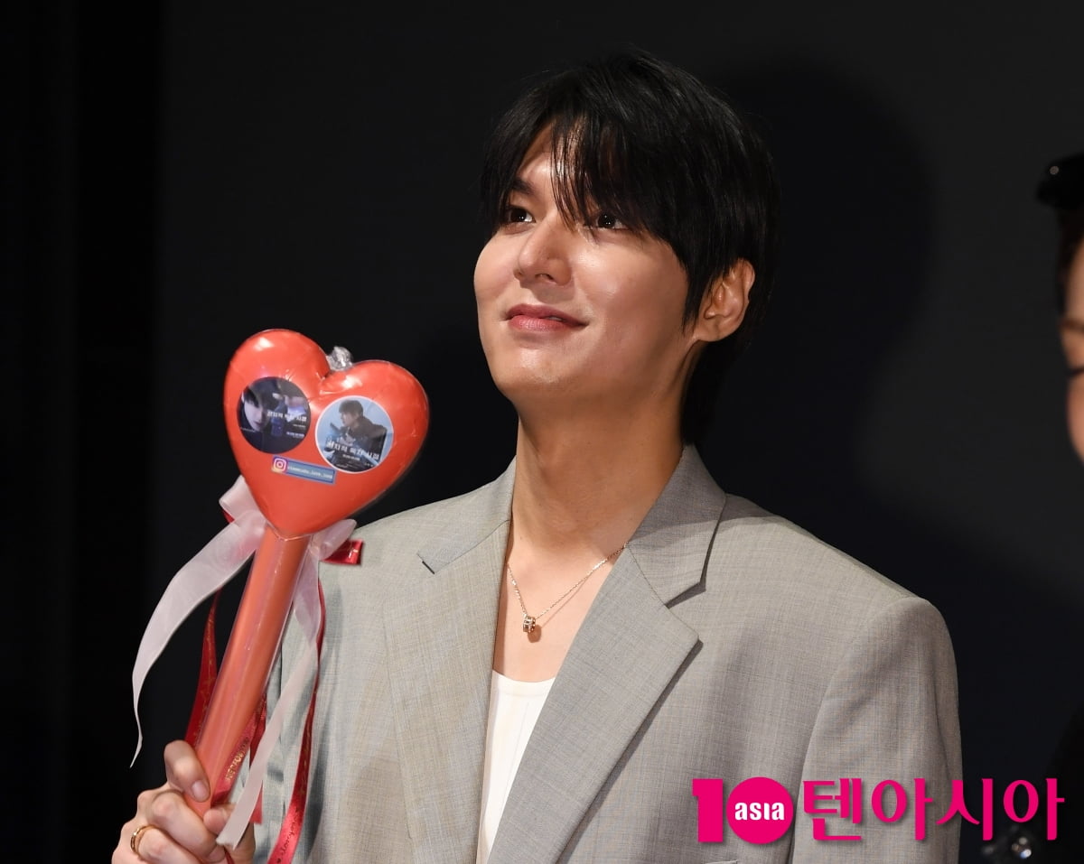 Lee Min-ho Attends Stage Greeting for 'Omniscient Reader's Viewpoint' in Seoul